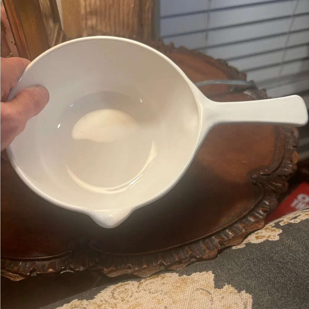Vintage Corningware Dish holds 2.5 cups